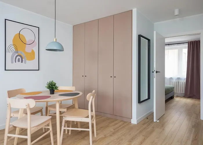 Srodmiescie Homely By Bookinghost