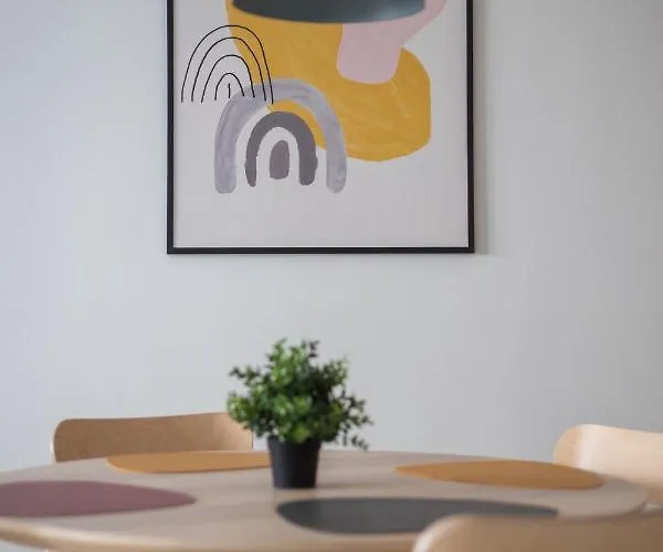 Srodmiescie Homely By Bookinghost アパート ワルシャワ